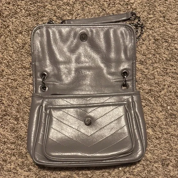 SOLD!!!
Gray Quilted Shoulder Bag - Picture 4 of 7